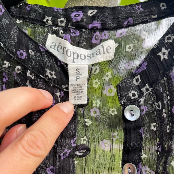 Aeropostale Sheer Flowered Juniors S Blouse 3/4 Sleeve Top Iridescent Buttons - Picture 3 of 10
